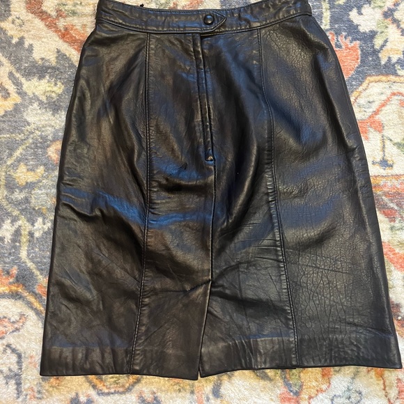 Black Leather Pencil Skirt 🖤 - Picture 2 of 5